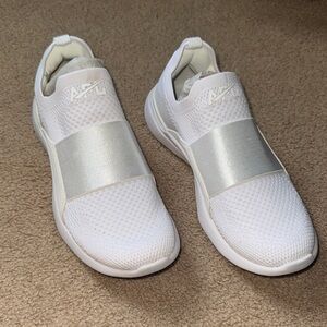 APL Techloom Bliss sneaker women’s size 5 white